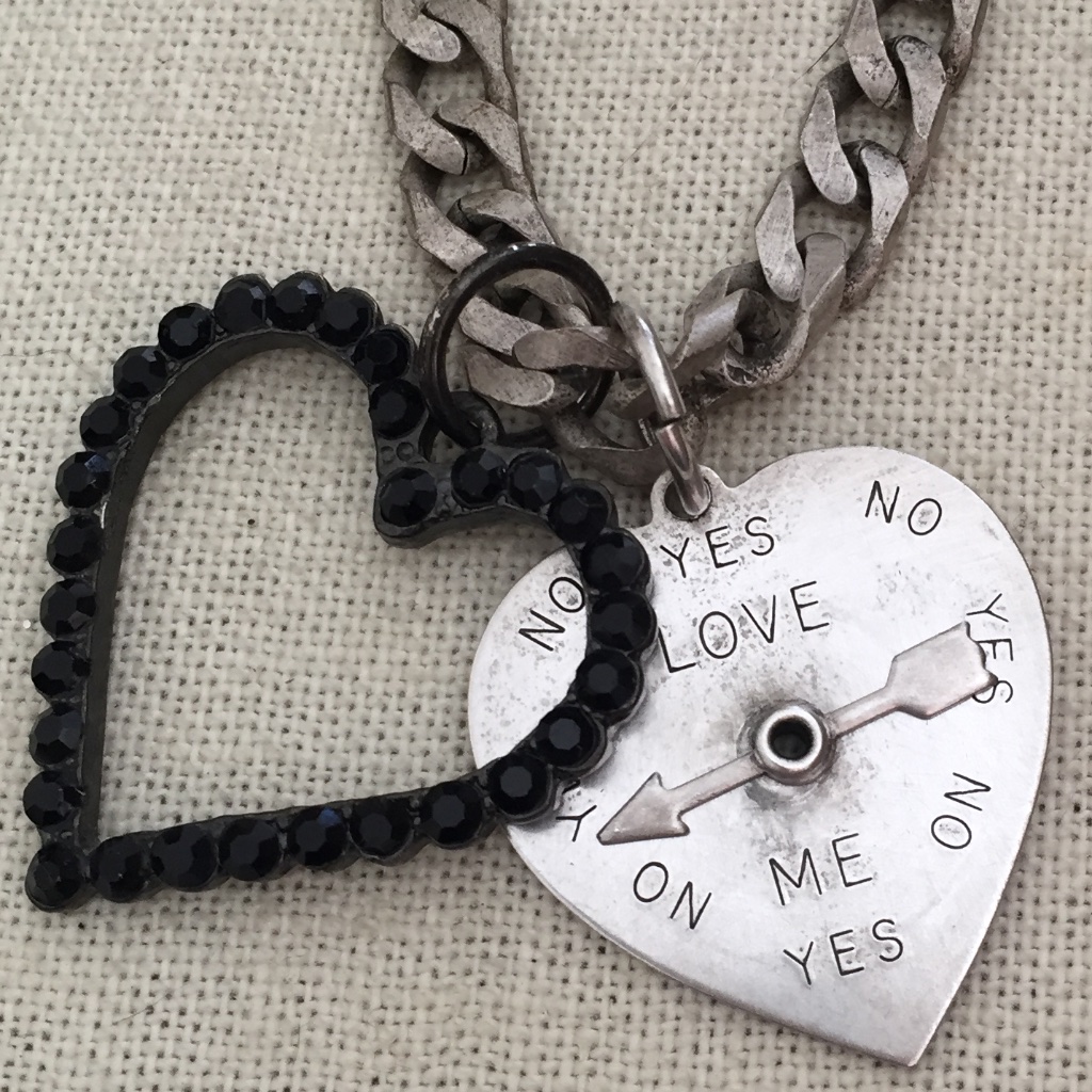 Sweet Romance Heart Arrow Necklace Love Me Yes No 250$